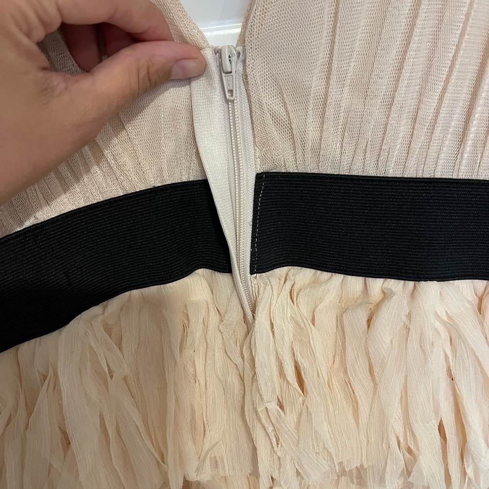 H&M Flirty Ruffle Dress - Picture 6 of 8